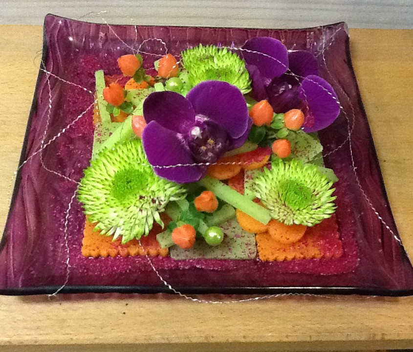 gateau en fleurs coupées